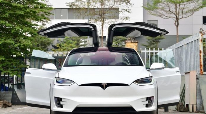 Đánh giá xe Tesla Model X Performance